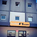圣纳泽尔拉博勒青旅 酒店 特里尼亚克