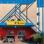 圣纳泽尔拉博勒青旅 酒店 *