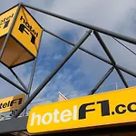 圣纳泽尔拉博勒青旅 酒店