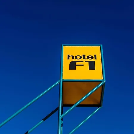 Hotelf1 Saint Nazaire La Baule מלון *